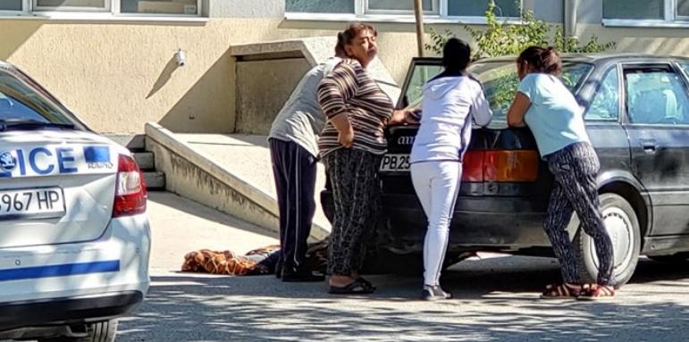Кошмар в Асеновград. Млад мъж почина, чакайки линейка